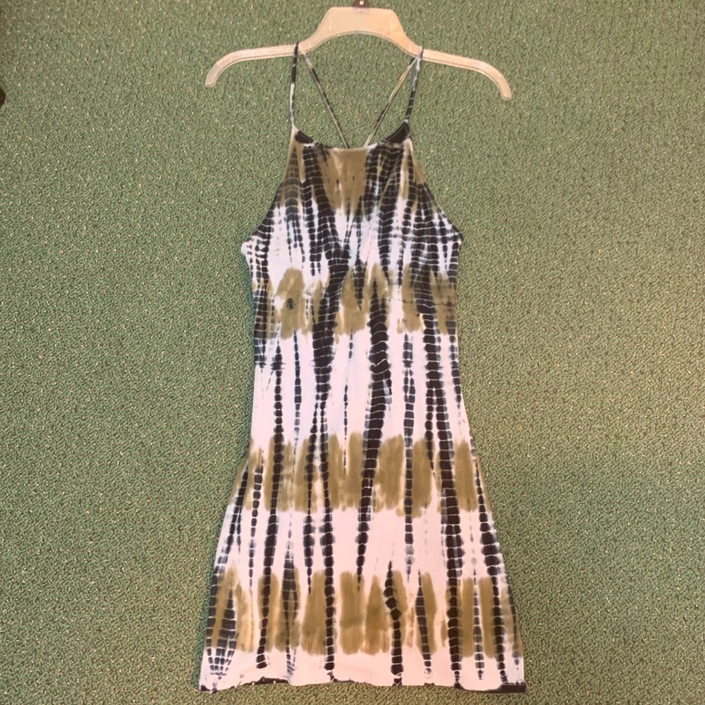 Super cute lace-back tie-dye mini dress